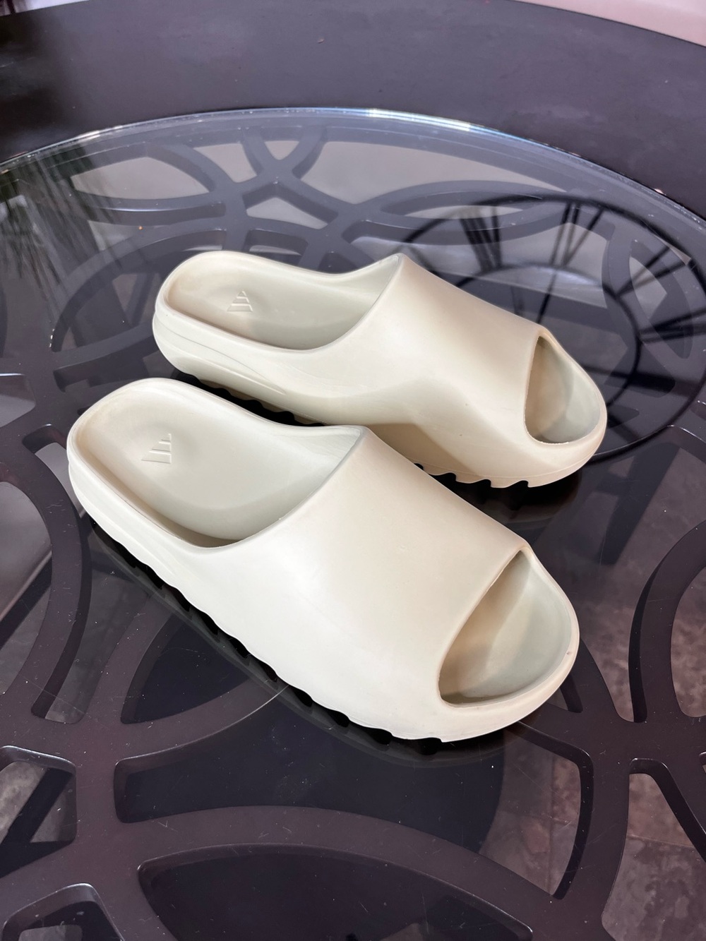 Adidas Yeezy Slide Resin
Women’s Size 12